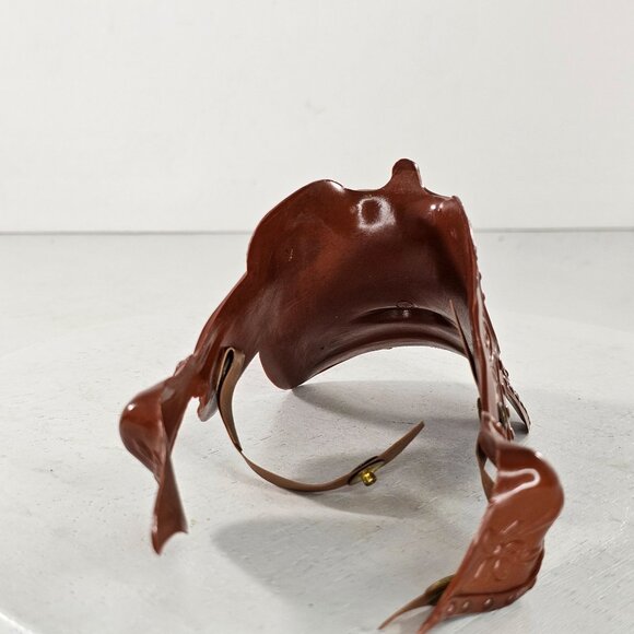 Breyer Western Horse Brown Plastic Saddle w/ Vinyl Cinch Snap Saddle ONLY - Picture 3 of 8